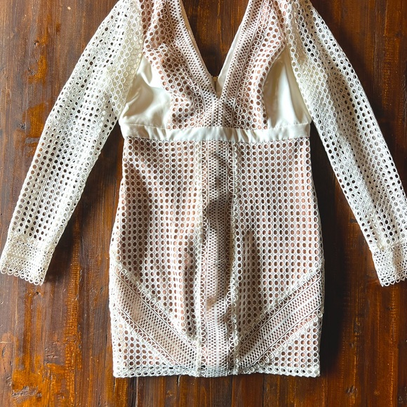 Just Like New!! Sexy white Bardot Dress - size 10 from Nordstrom - Picture 1 of 3